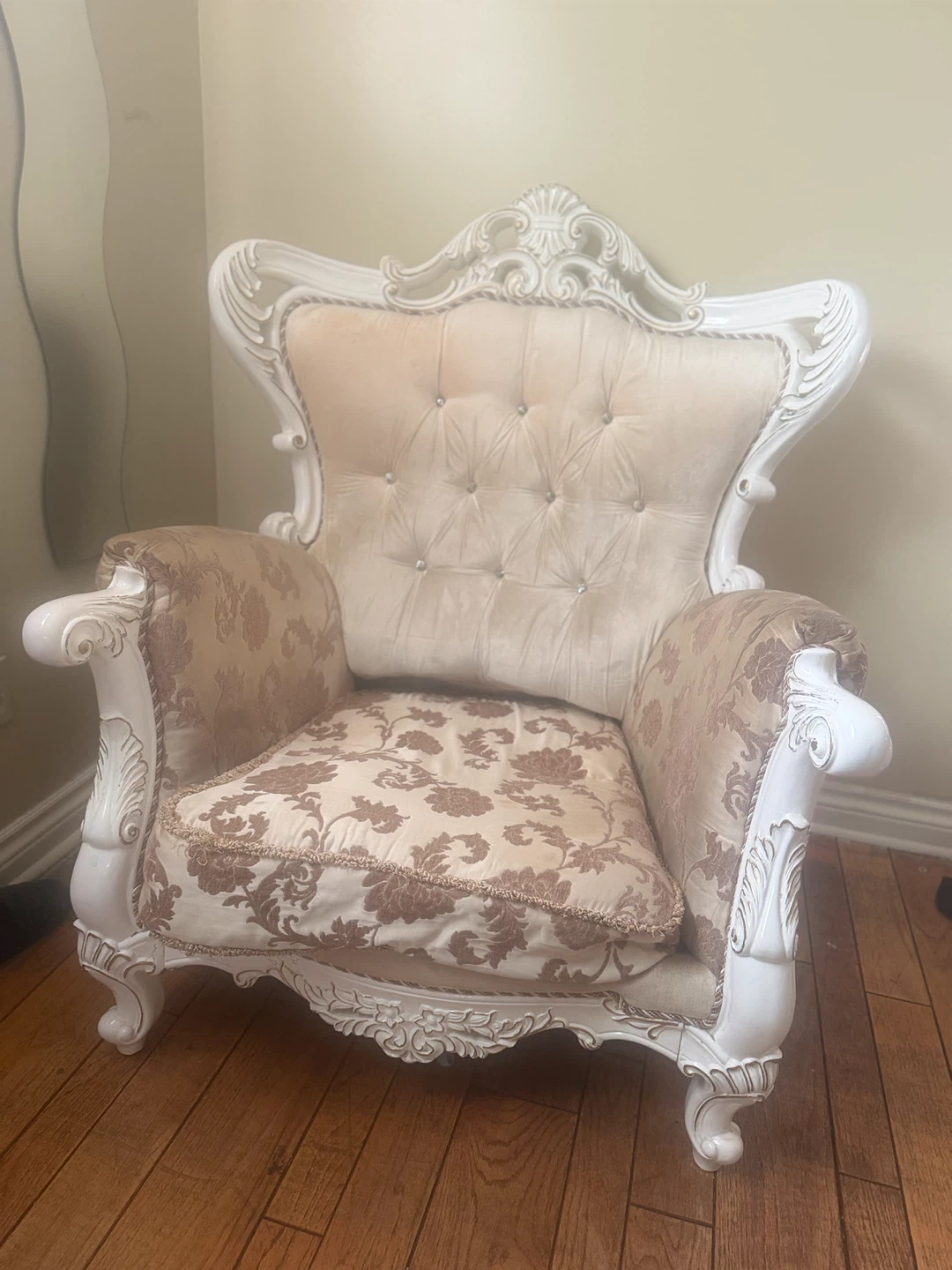 Victorian Style Sofa and Loveseat Set - photo 3