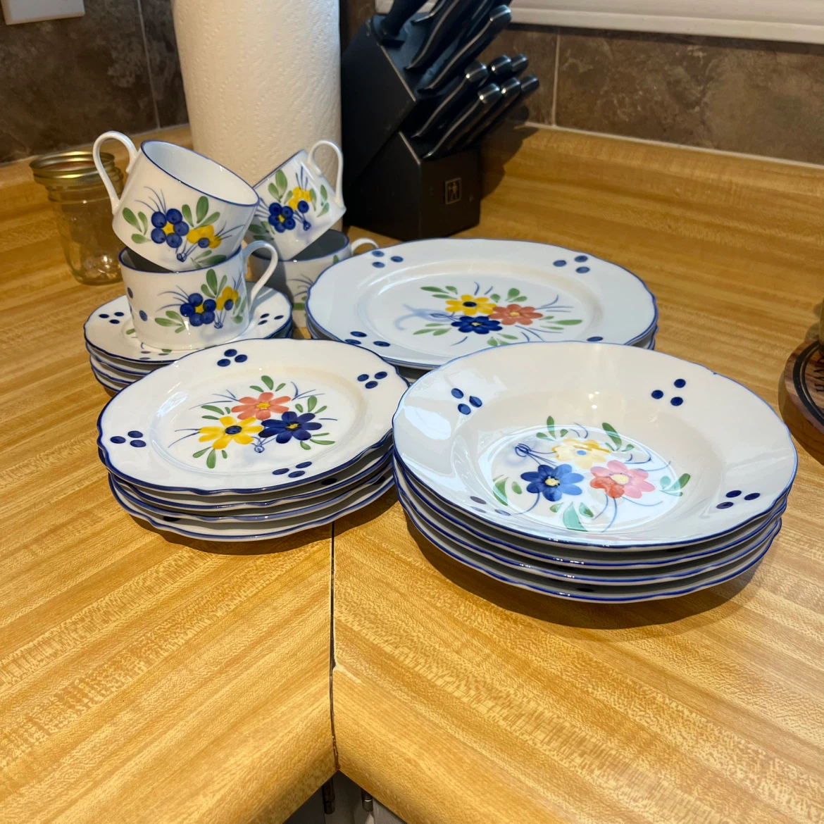 Floral ceramic dinnerware set