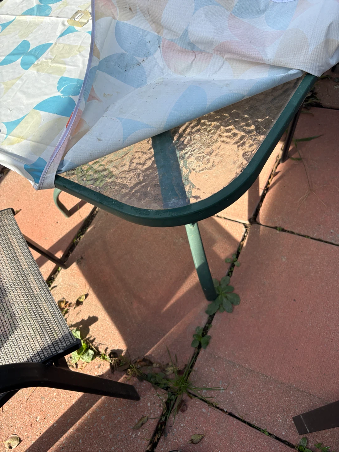 5-PATIO CHAIRS & GLASS TABLE - photo 4