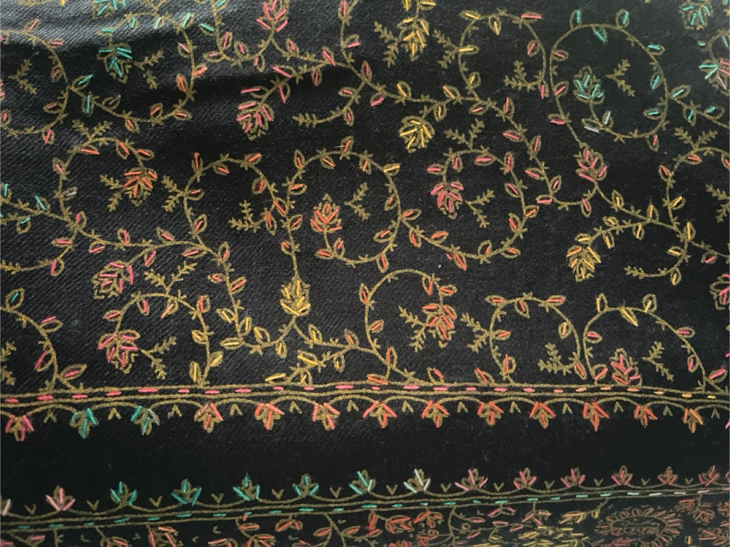Embroidered Wool Shawl - photo 3