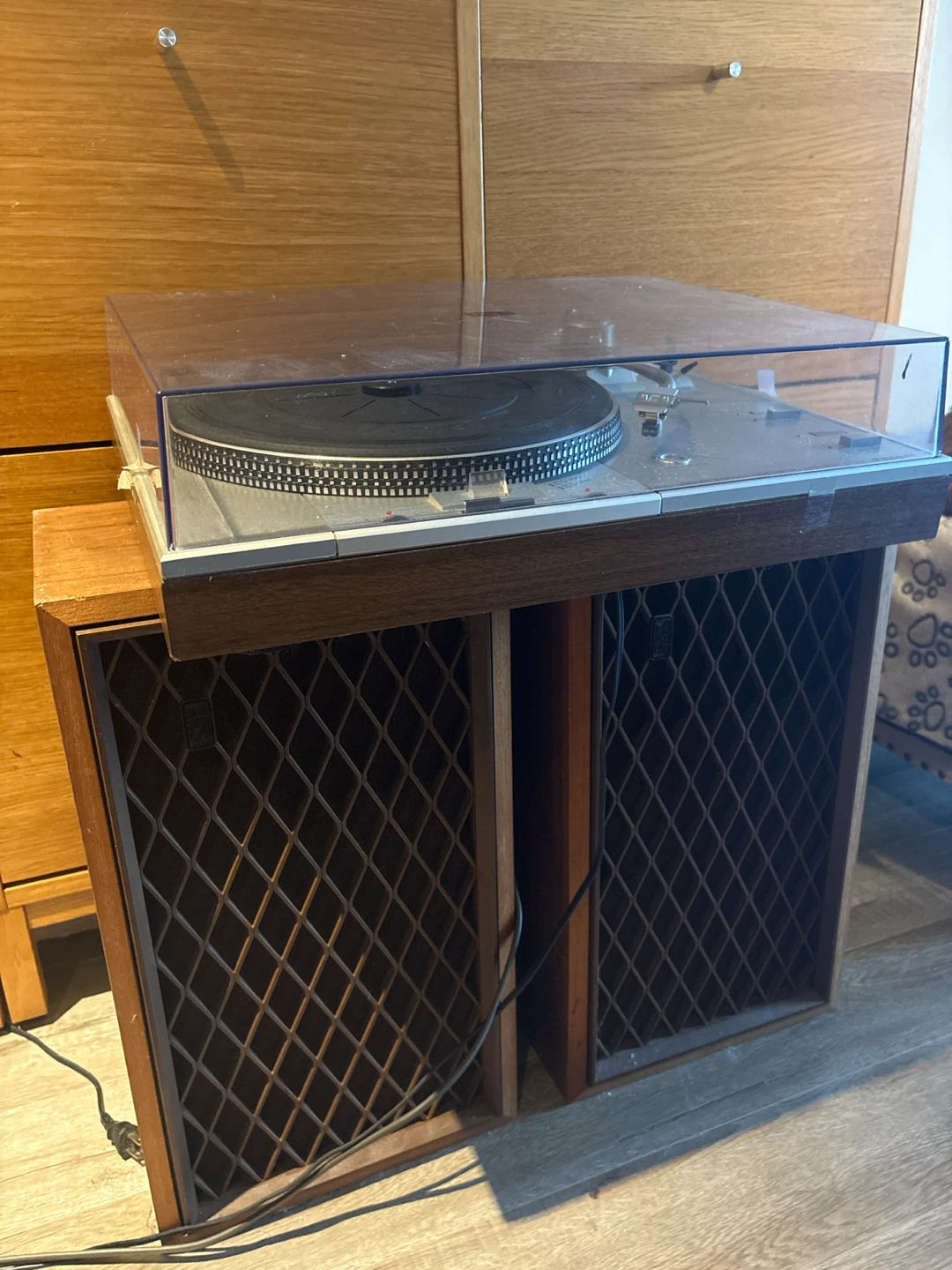 Sanyo record player w/ speakers & citizen Am/fm hookup