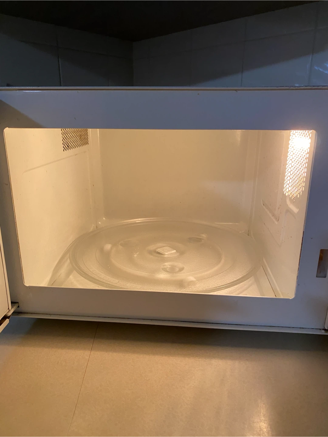 GE Turntable Microwave Oven