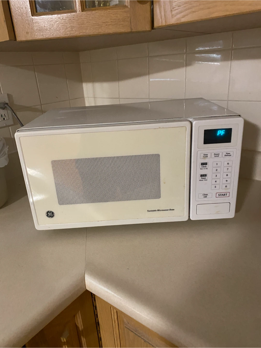 GE Turntable Microwave Oven - photo 2