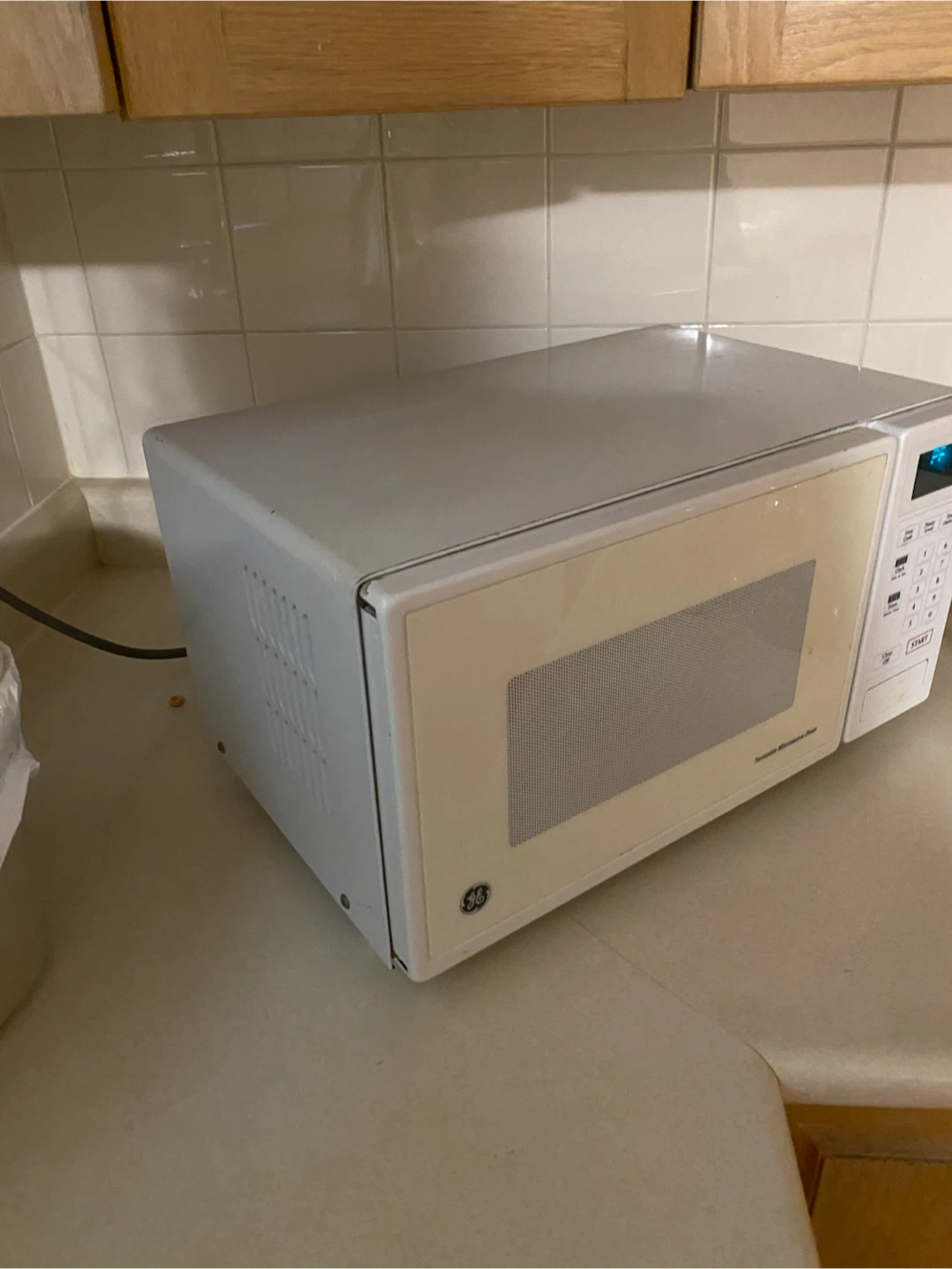 GE Turntable Microwave Oven - photo 3