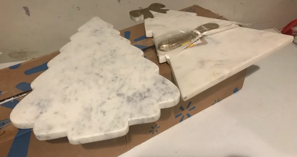 Entertainer marble christmas tree cutting board