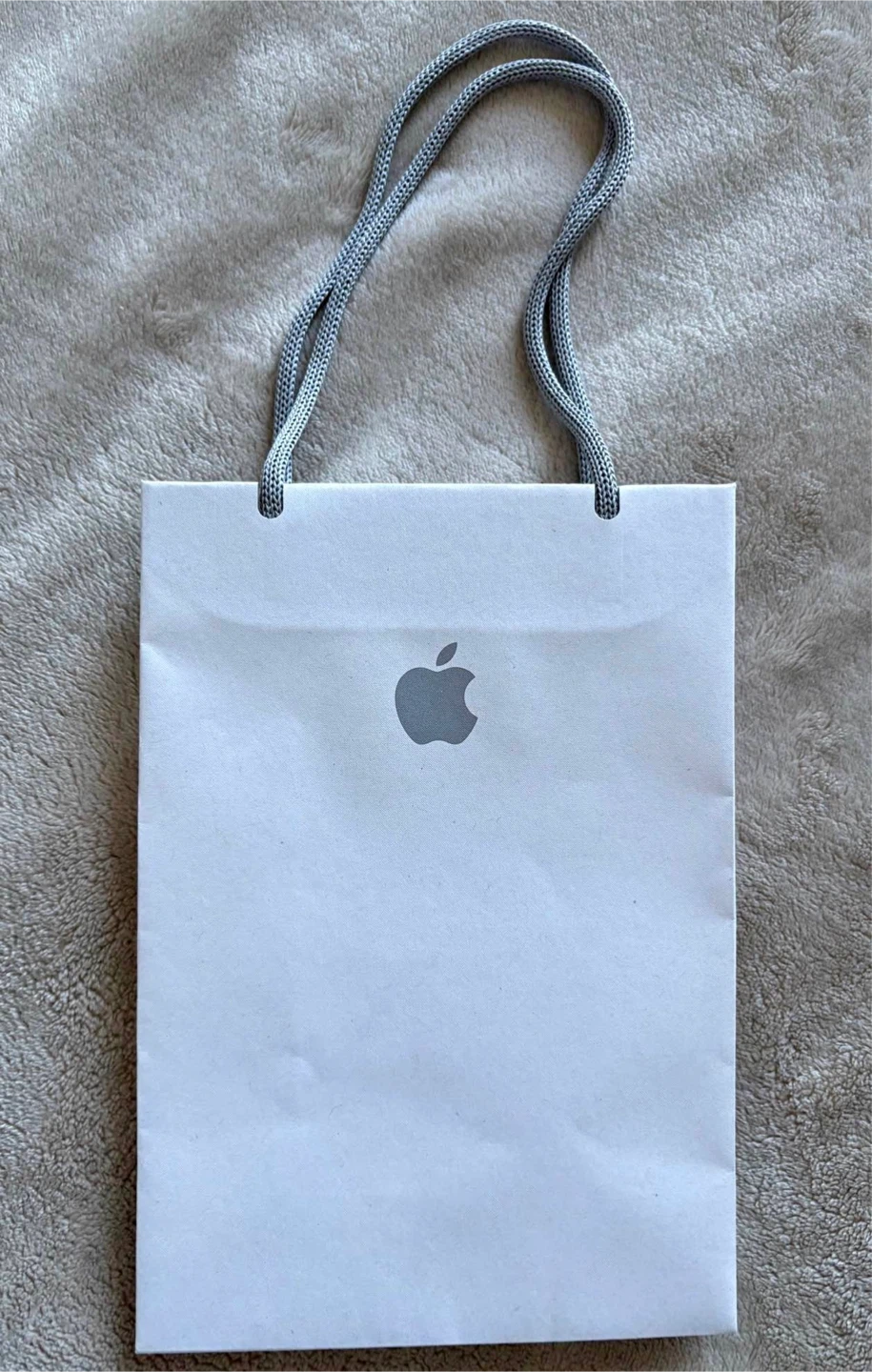 Apple paper shopping bag
