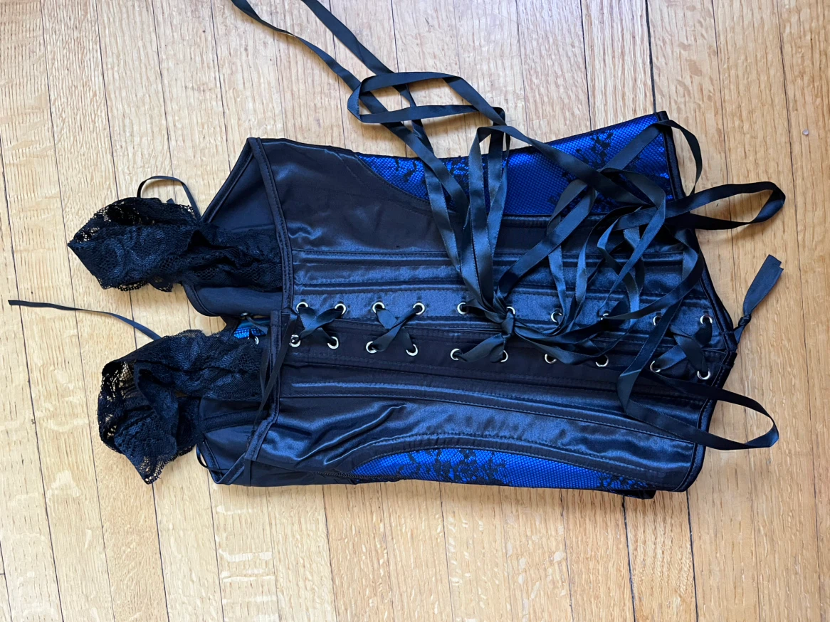 Blue and black lace corset with straps - photo 2