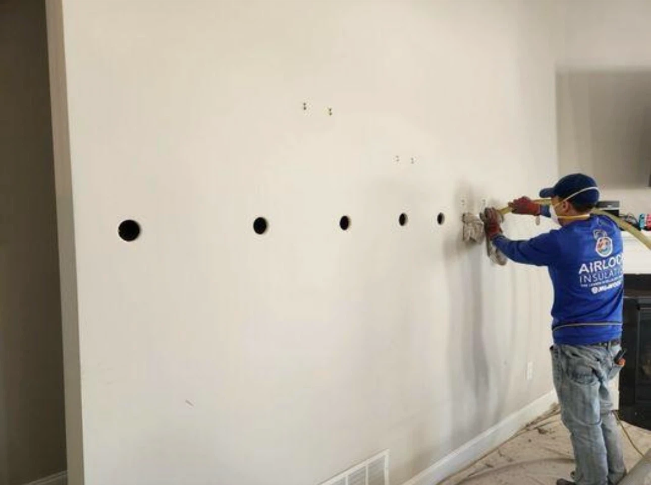 Blown-in wall bar insulation service - photo 2