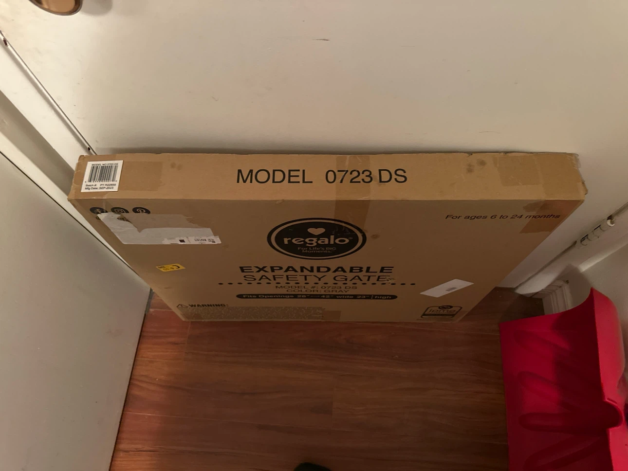 Selling a Regalo Baby gate unopened - photo 2