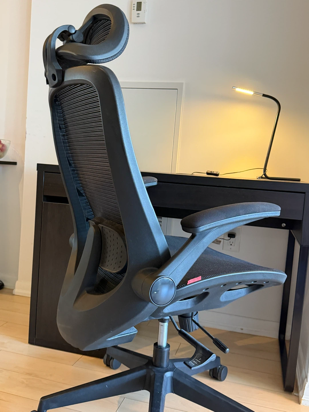 Black Ergonomic Mesh Office Chair - photo 5