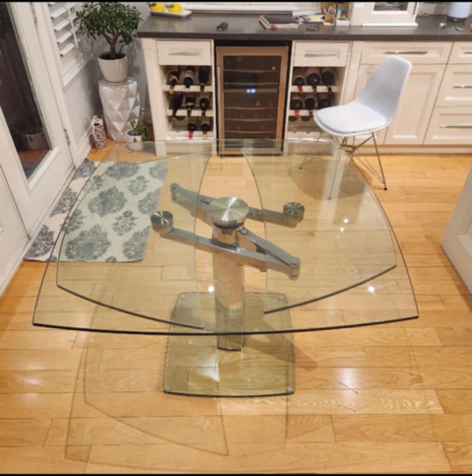 Modern extendable Glass Dining Table