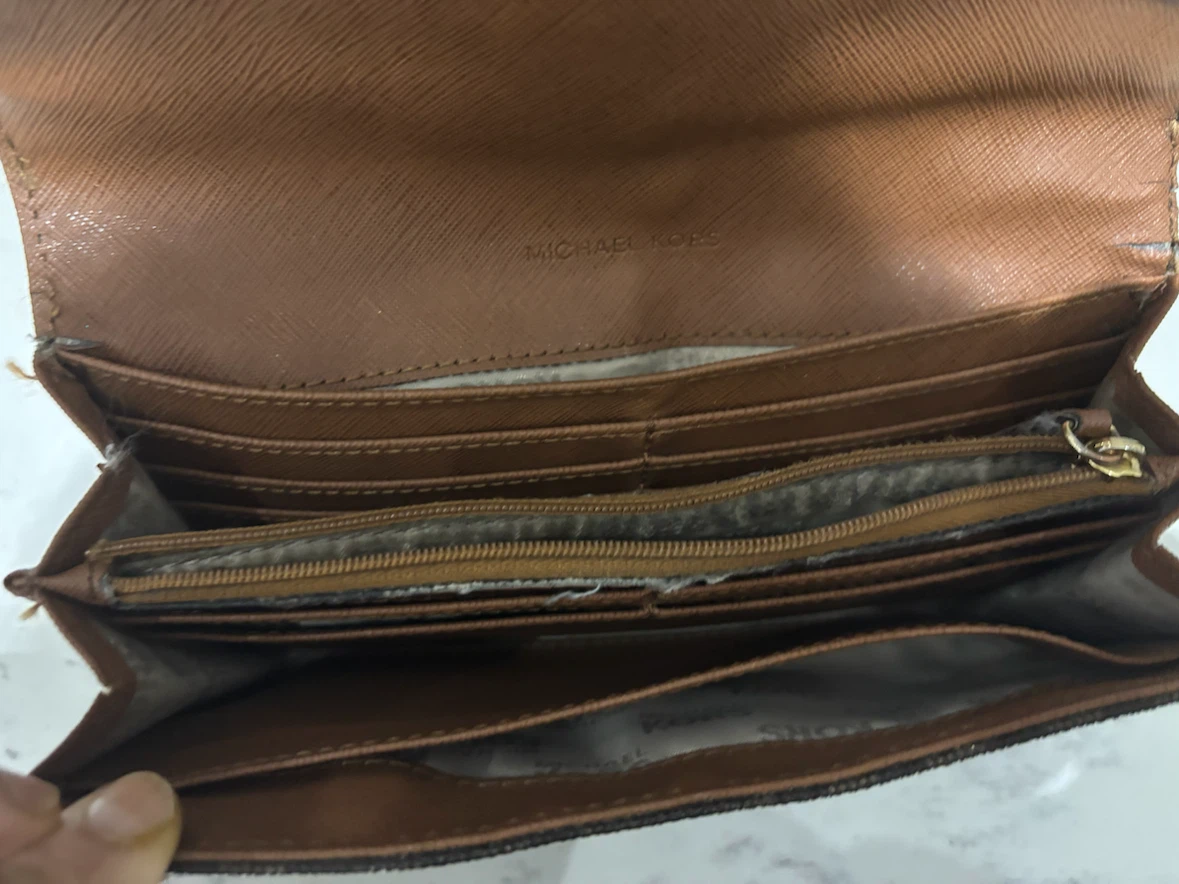Michael Kors Signature Logo Wallet - photo 2