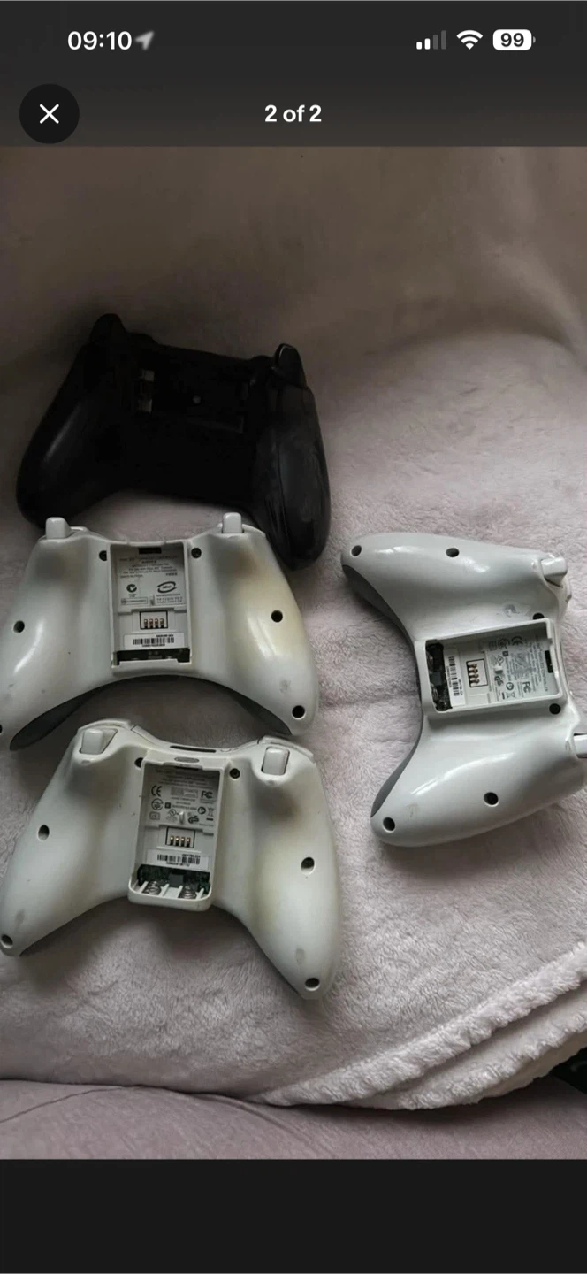 Lot of 5 Xbox Controllers - photo 2