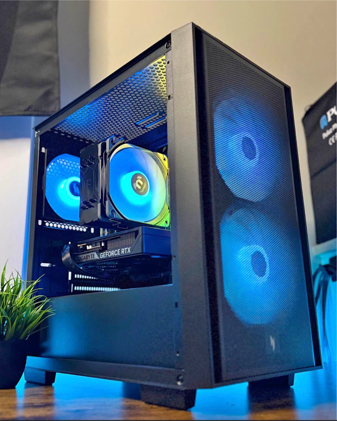 Gaming Desktop Computer with Gigabyte GeForce RTX 5060