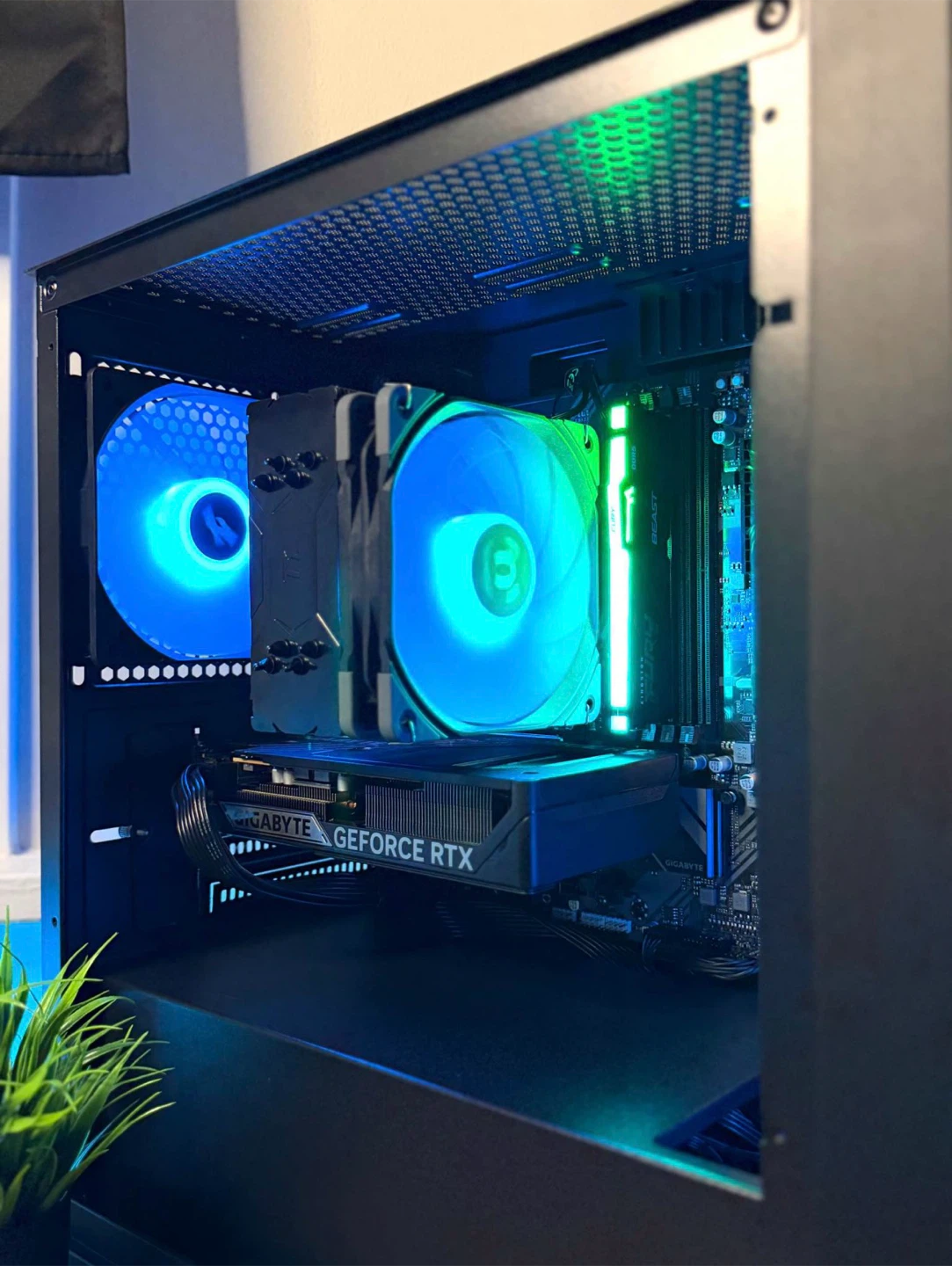 Gaming Desktop Computer with Gigabyte GeForce RTX 5060 - photo 3