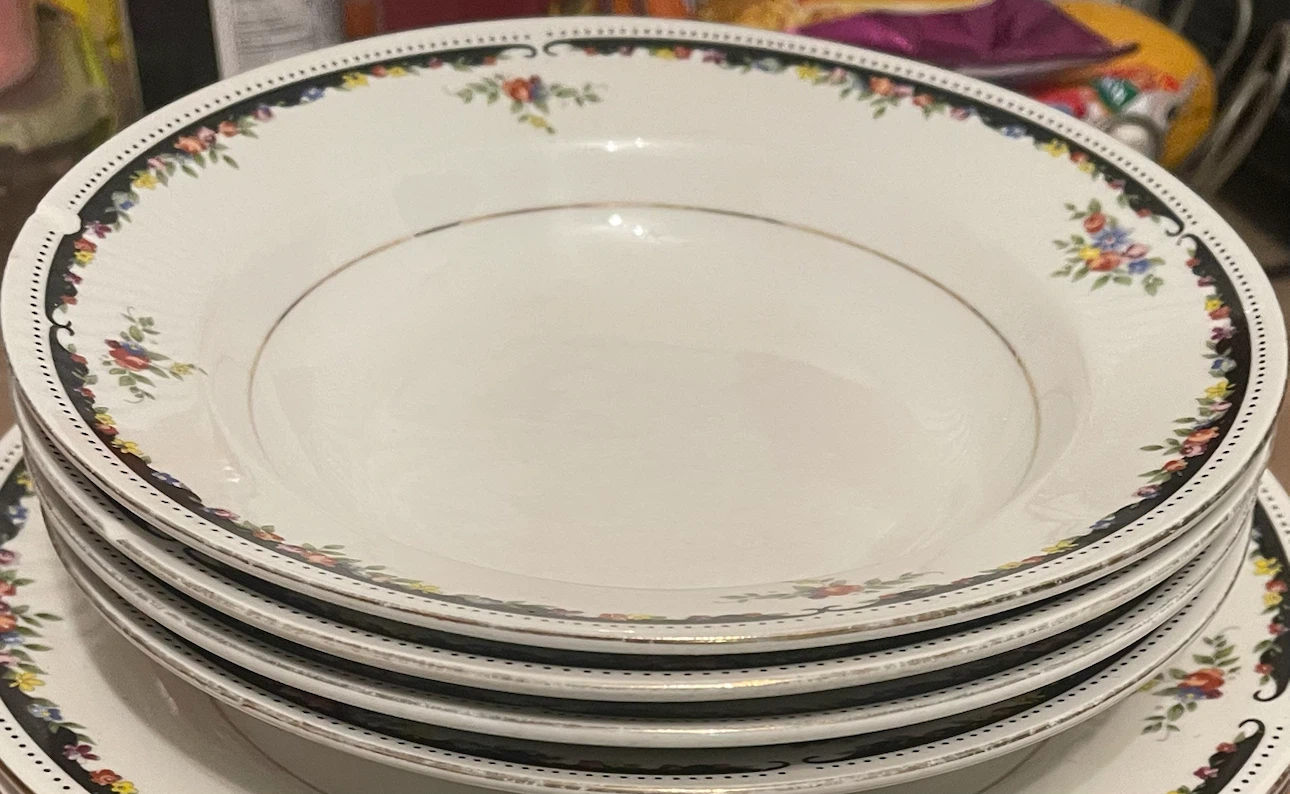 All chipped. Floral Patterned Dinner Plates - photo 3