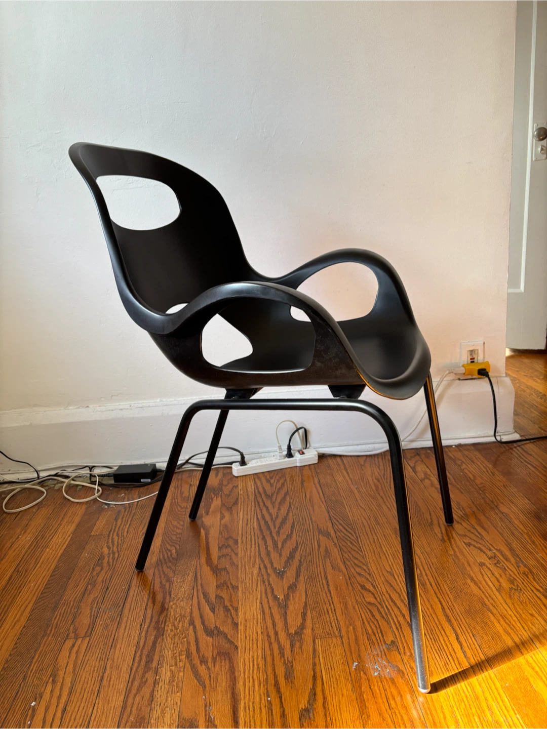 Umbra Black Cut-Out Armchair - photo 3