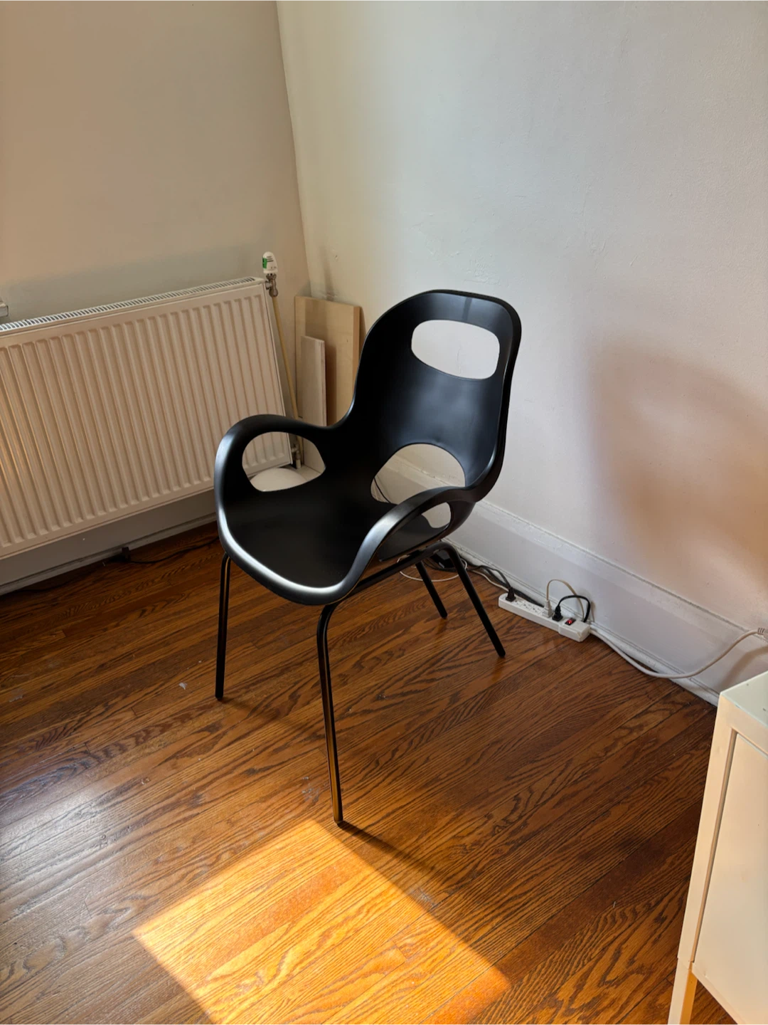 Umbra Black Cut-Out Armchair - photo 4