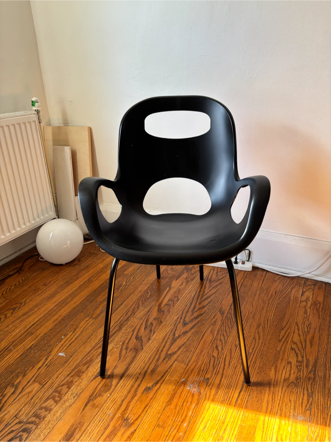 Umbra Black Cut-Out Armchair - photo 5