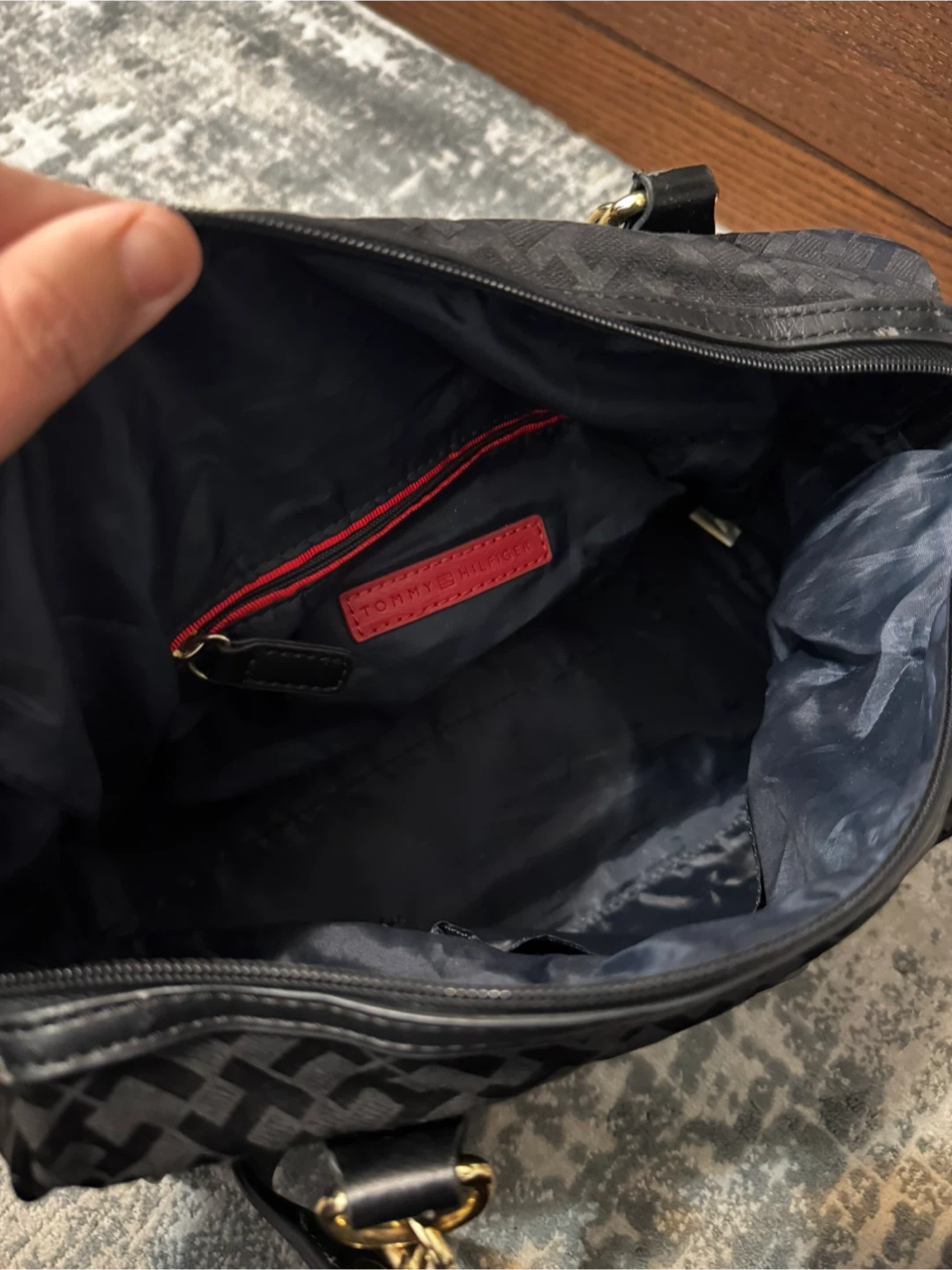 Tommy Hilfiger Monogram Handbag - photo 3