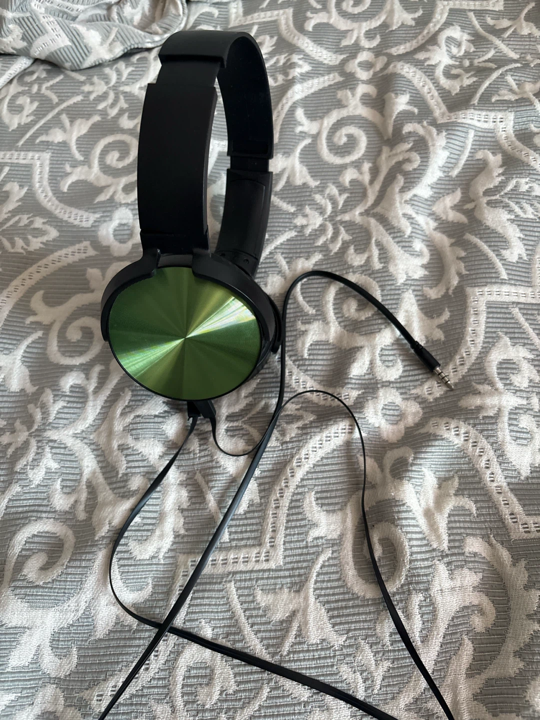 Black and Green Wired Headphones without mic - photo 2