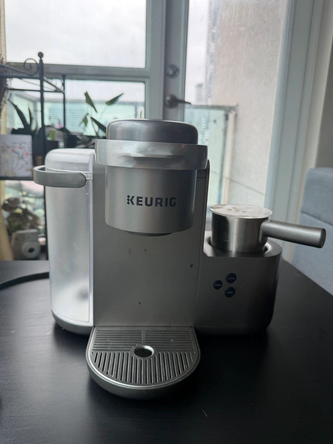 Keurig coffee machine with milk frother