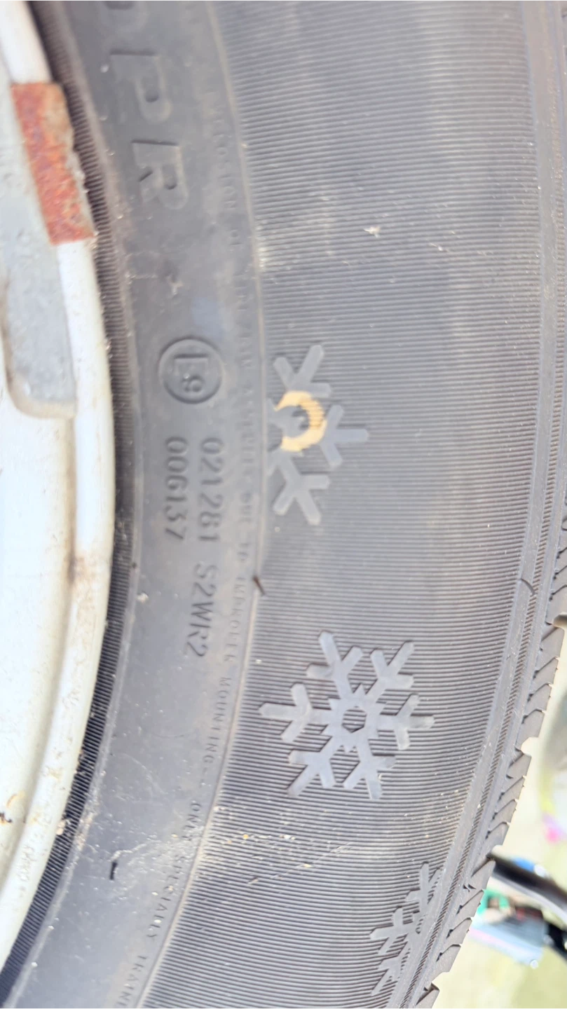 Winter Tire Set of 225/75R16C - photo 2