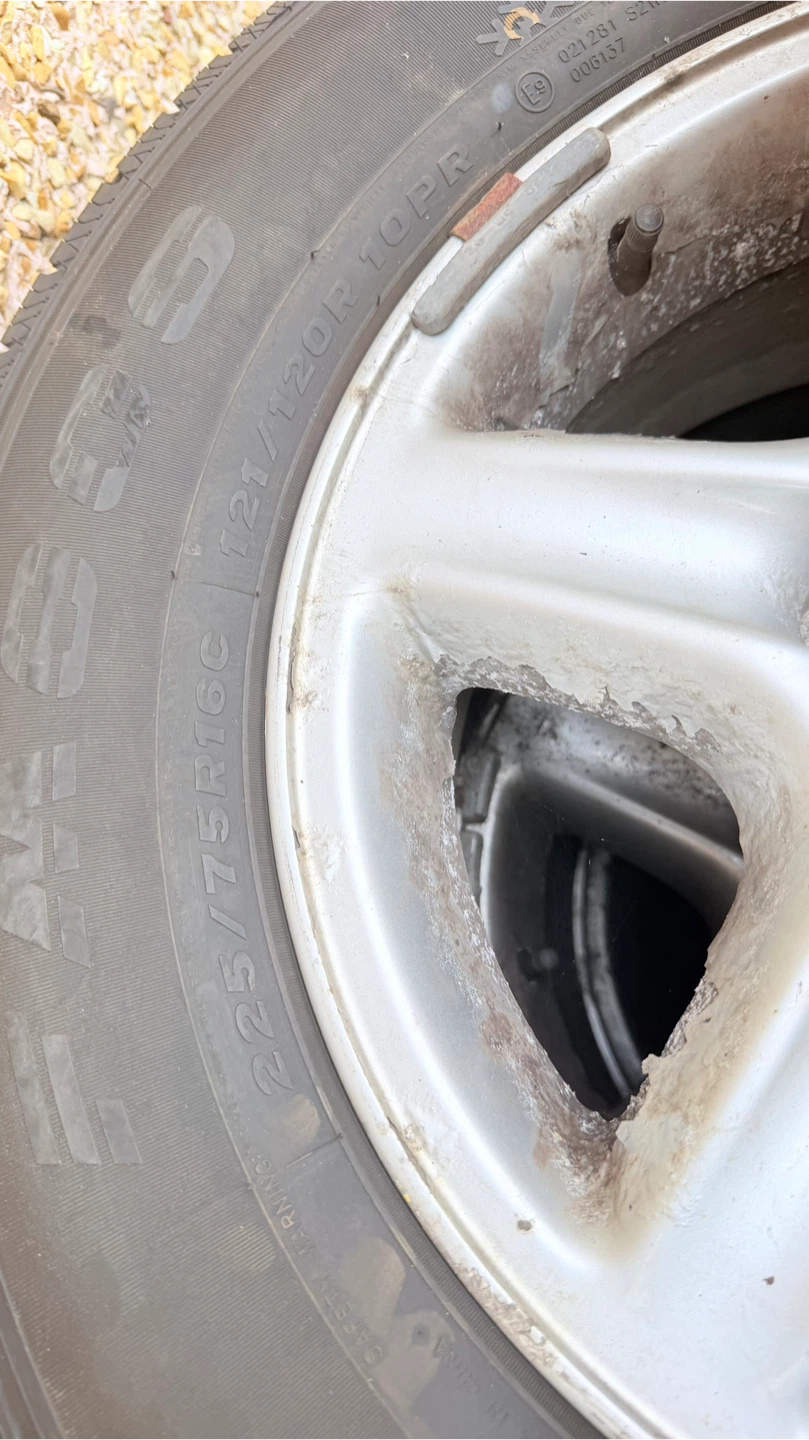 Winter Tire Set of 225/75R16C - photo 3
