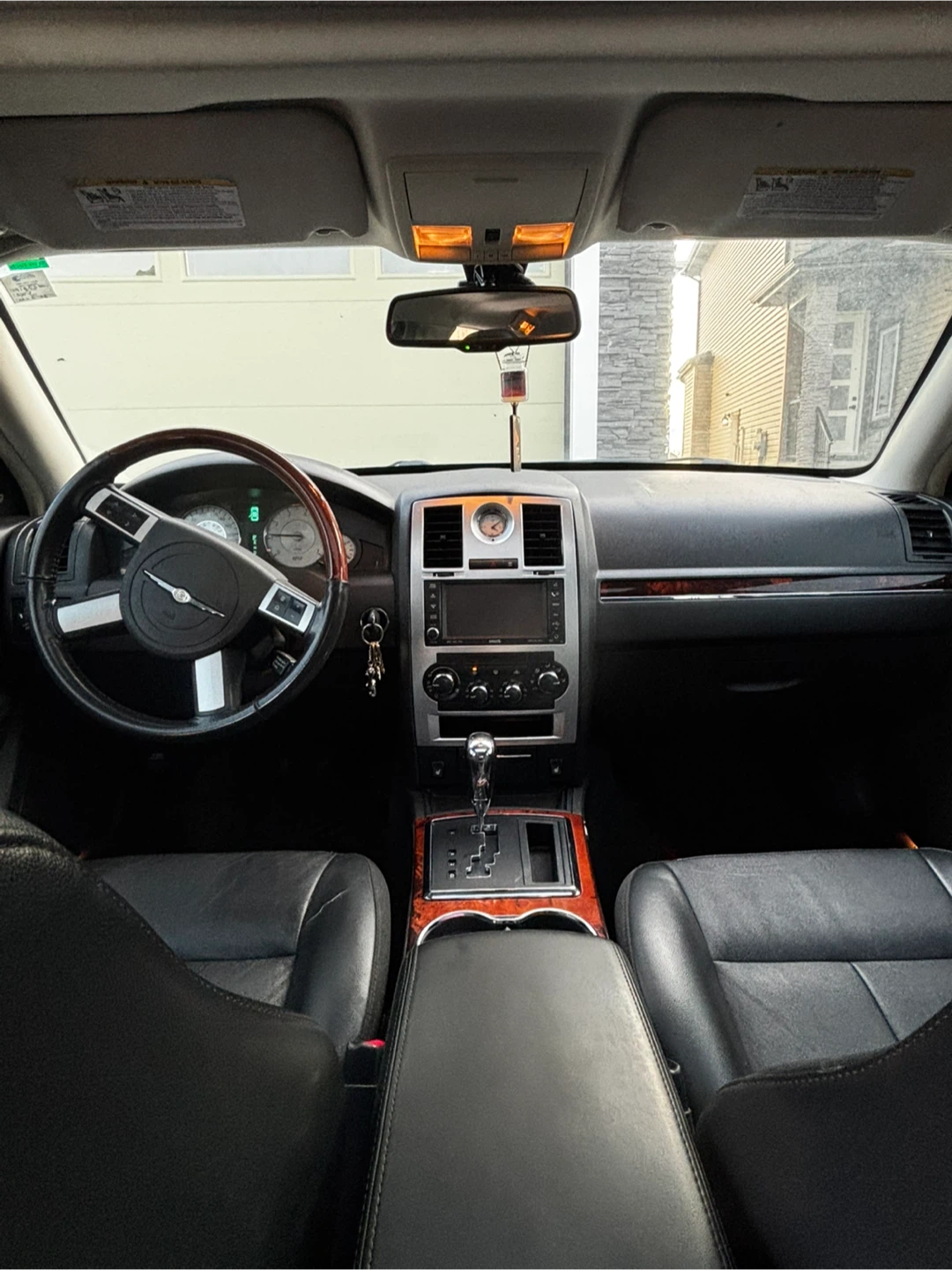 2010 chrysler 300 AWD - photo 5