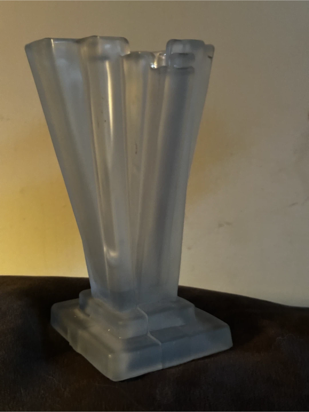 1930s Bagley "Grantham" frosted blue glass vase - photo 2