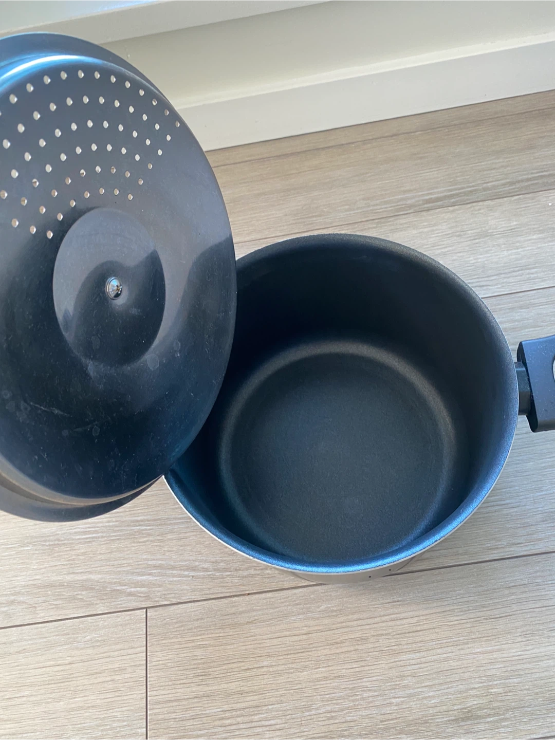 Black Cooking Pot - photo 2