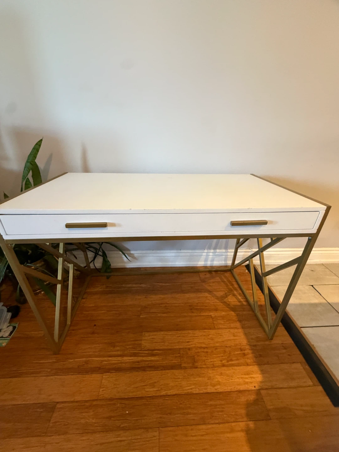 DESK / workstation