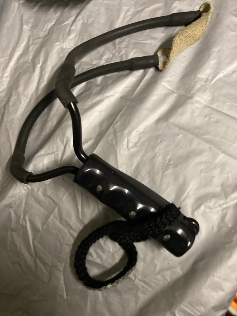Barnett Black Widow Slingshot and a - photo 2