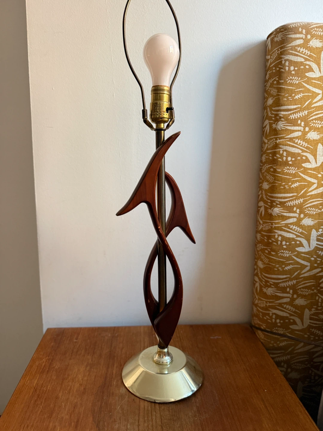 Vintage Mid-Century Sculptural Wood & Brass Table Lamp - photo 2