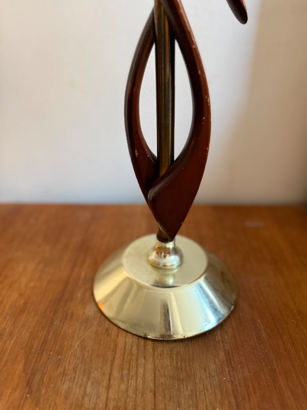 Vintage Mid-Century Sculptural Wood & Brass Table Lamp - photo 3