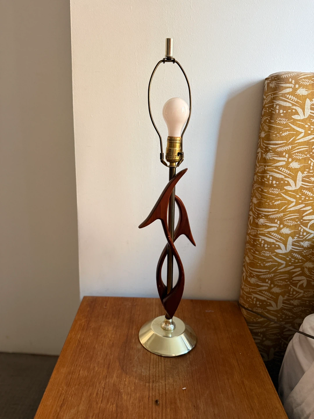 Vintage Mid-Century Sculptural Wood & Brass Table Lamp - photo 4