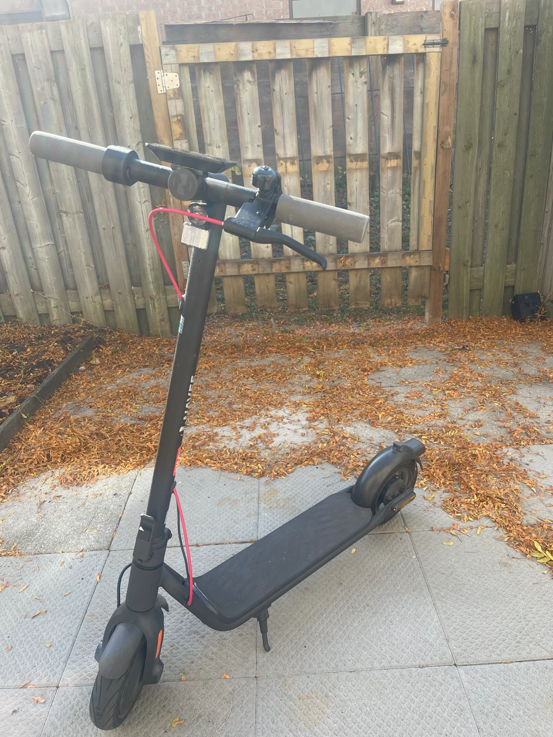 NAVEE V25 Pro Electric Scooter – Great Condition w/ Charger OBO