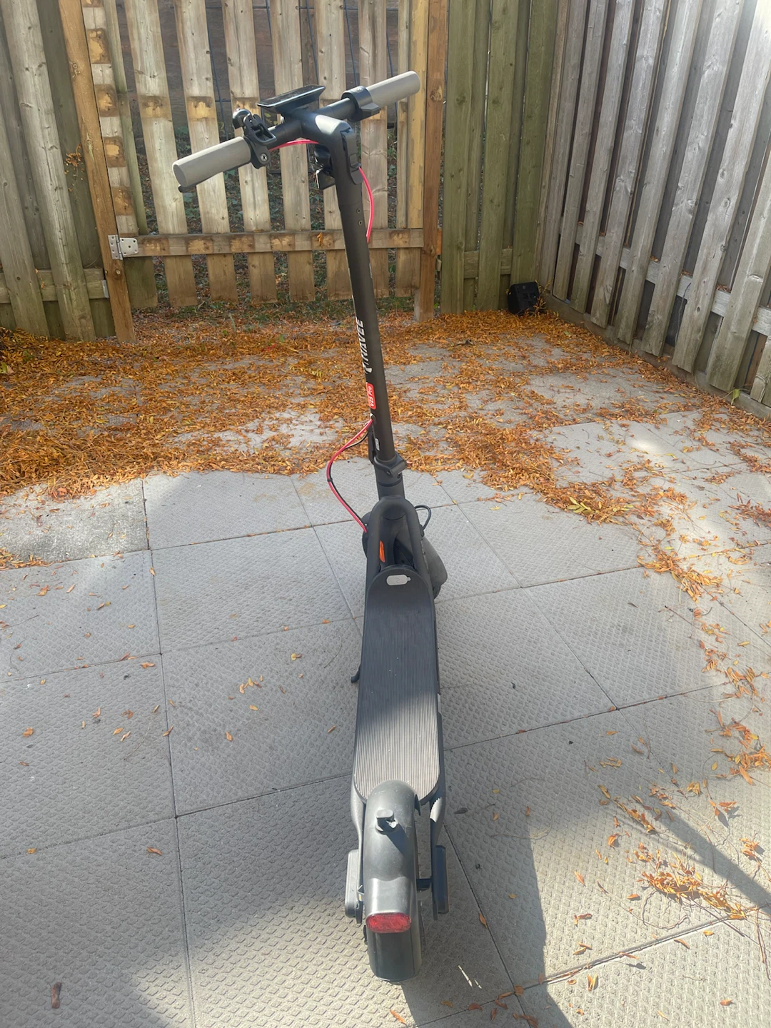 NAVEE V25 Pro Electric Scooter – Great Condition w/ Charger OBO - photo 3