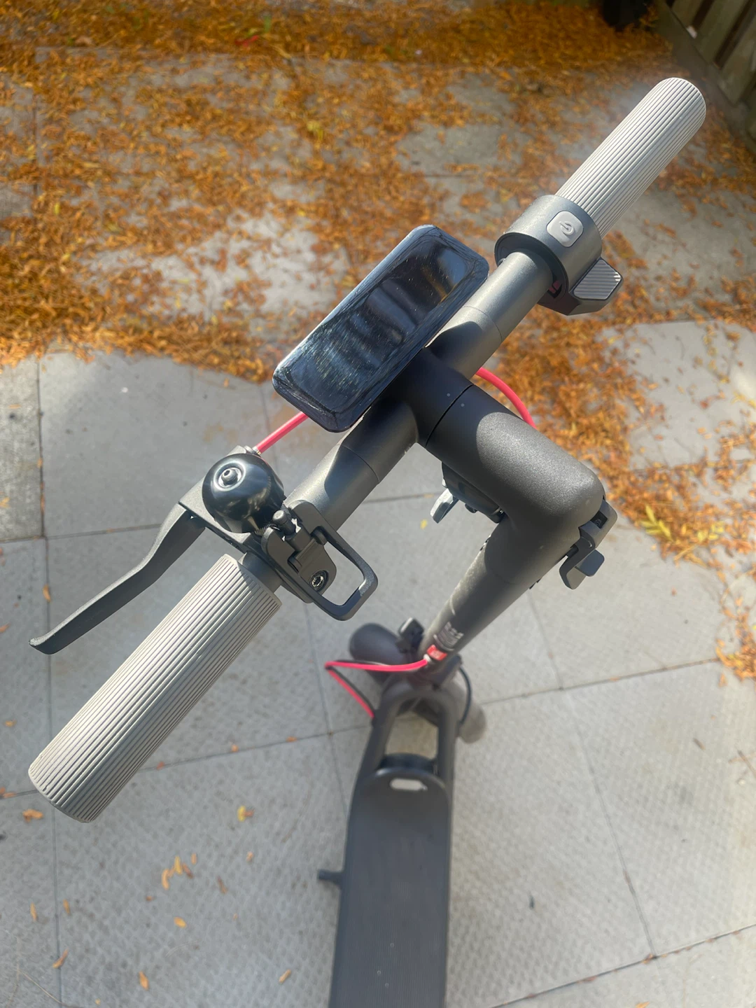 NAVEE V25 Pro Electric Scooter – Great Condition w/ Charger OBO - photo 4