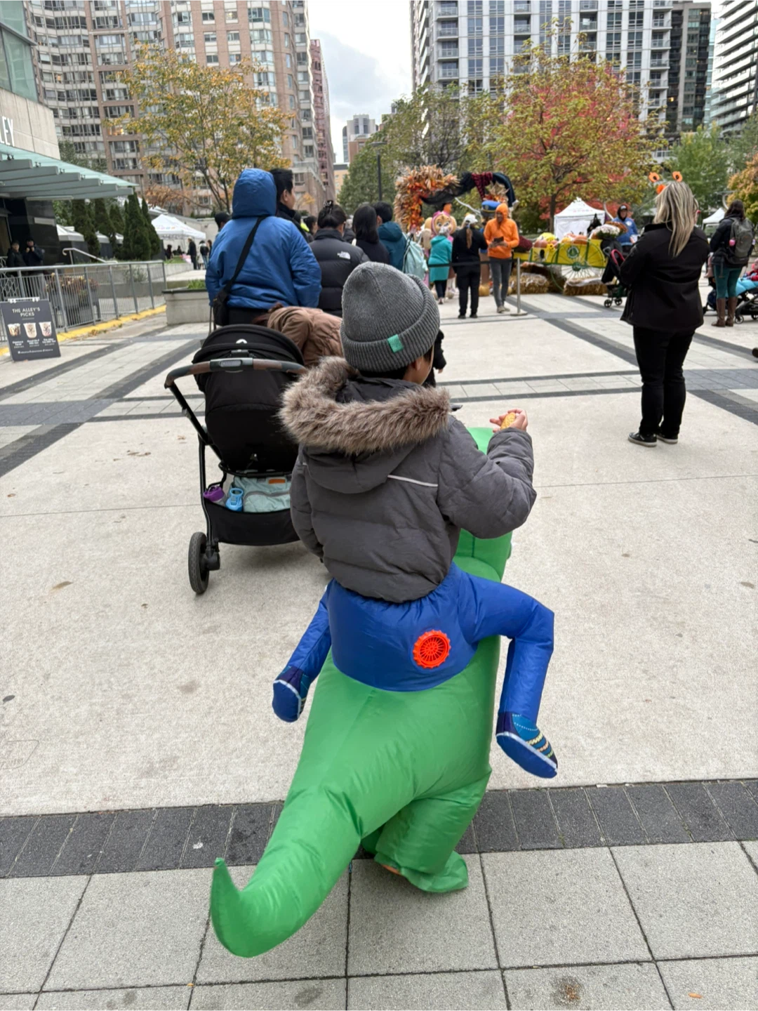 Inflatable Kids Ride-On Dinosaur Costume - photo 3
