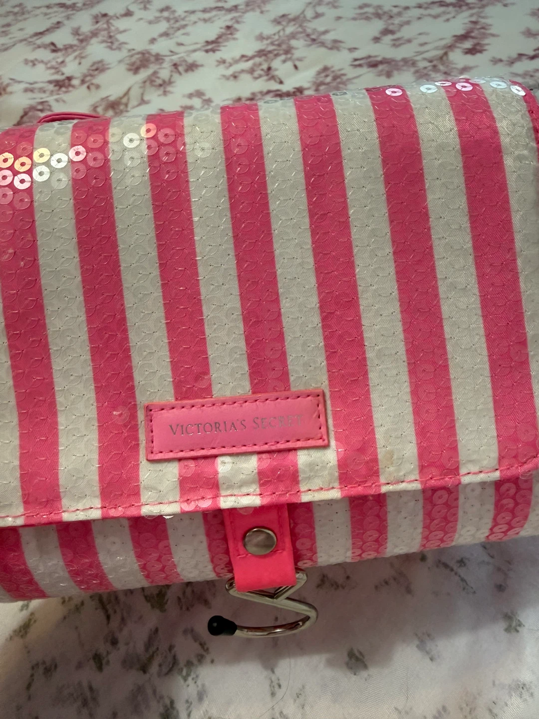 Victoria's Secret Hanging Toiletry Bag - photo 2