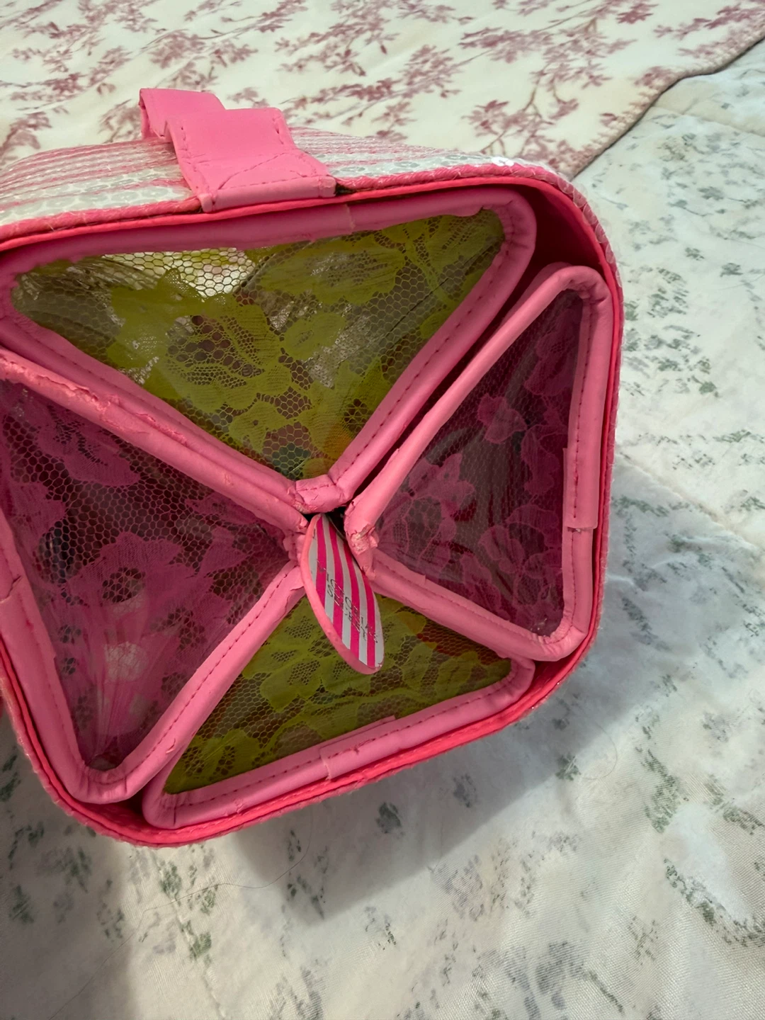 Victoria's Secret Hanging Toiletry Bag - photo 3
