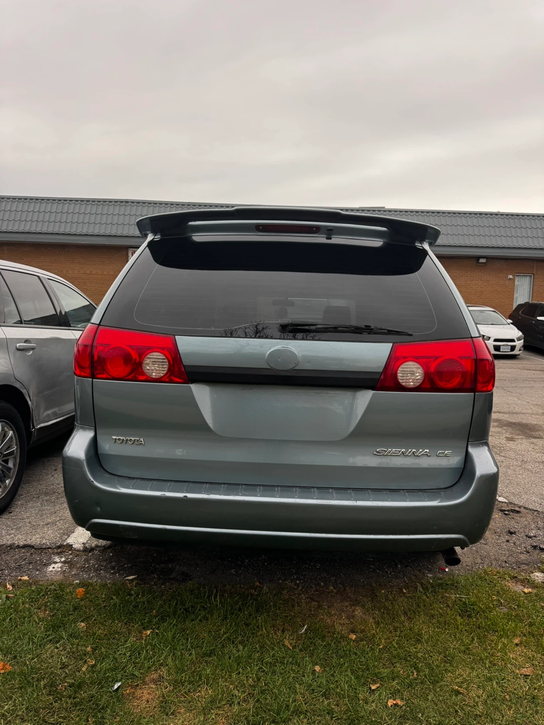 Toyota Sienna CE Minivan - photo 4