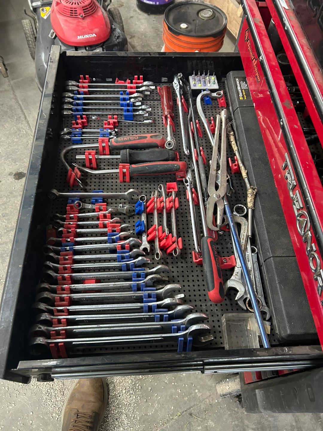 Body mans tools and chest - photo 2