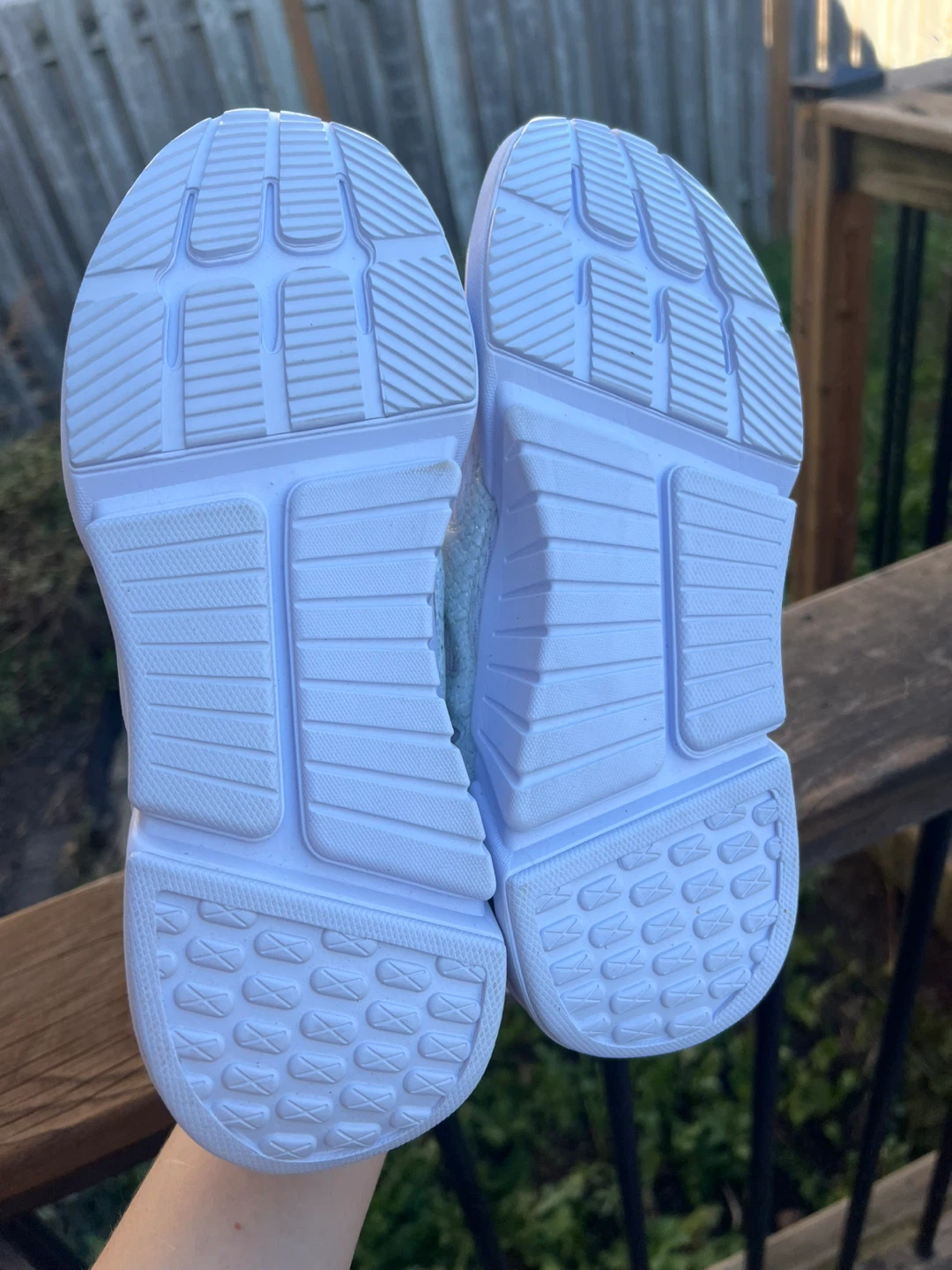 Woman’s white Fabletics Sneakers size 9 - photo 3