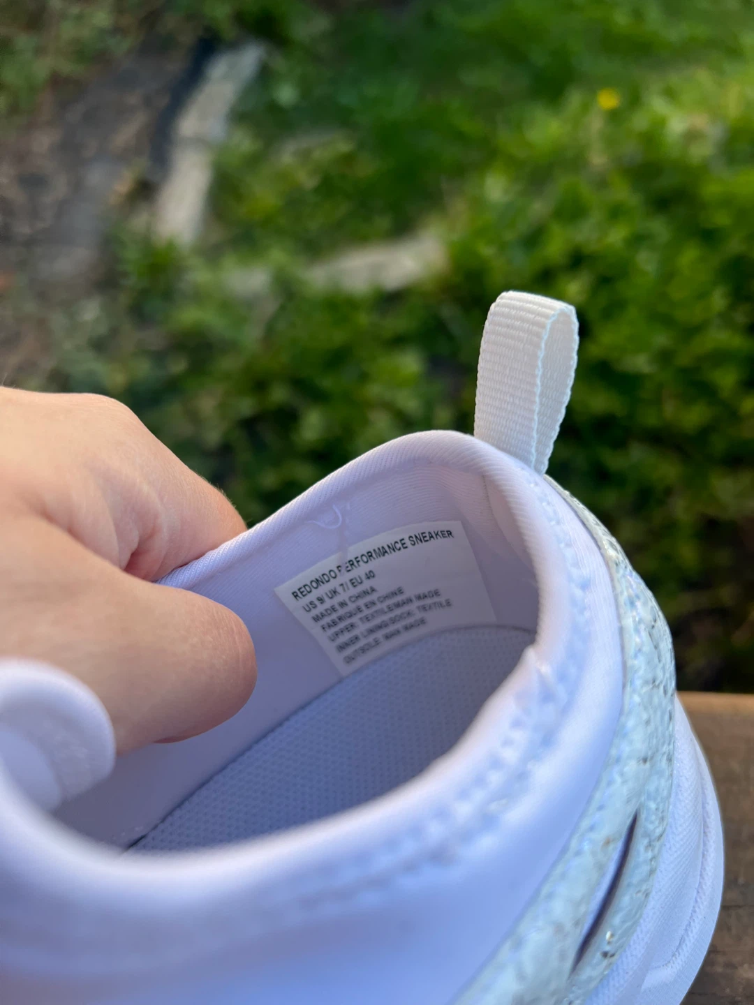 Woman’s white Fabletics Sneakers size 9 - photo 4