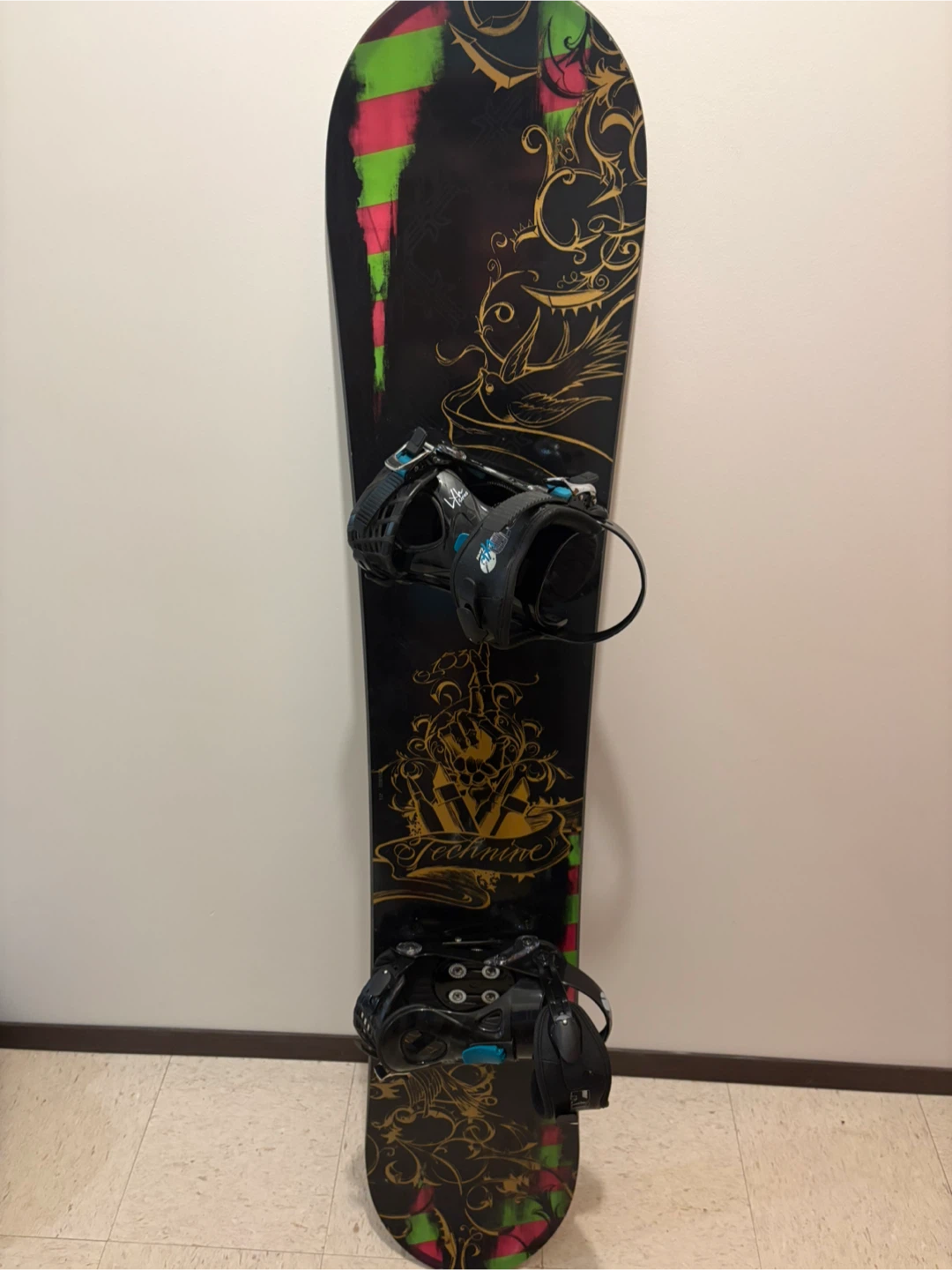 Technine Snowboard with Bindings