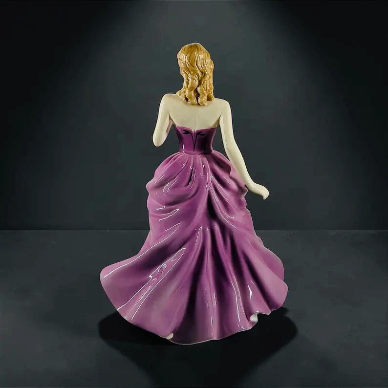 Royal Doulton Victoria Figurine HN4623 - photo 3