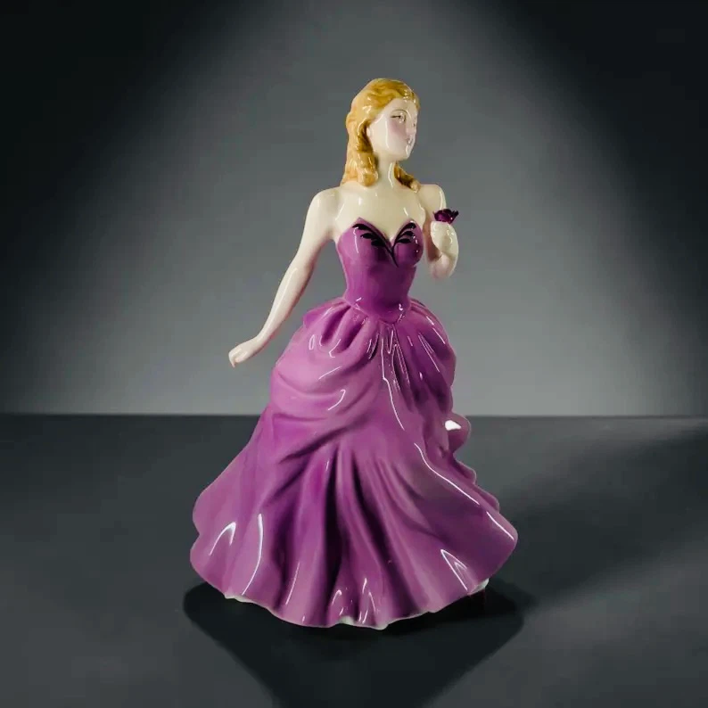 Royal Doulton Victoria Figurine HN4623 - photo 4