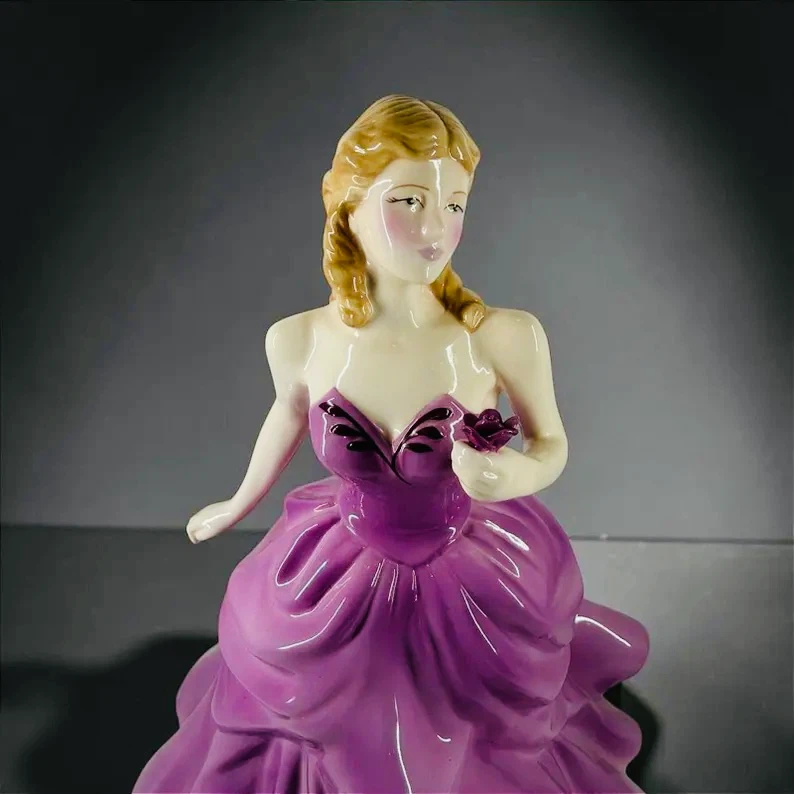 Royal Doulton Victoria Figurine HN4623 - photo 5